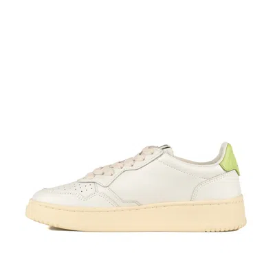 Autry "medalist Low" Sneaker In White