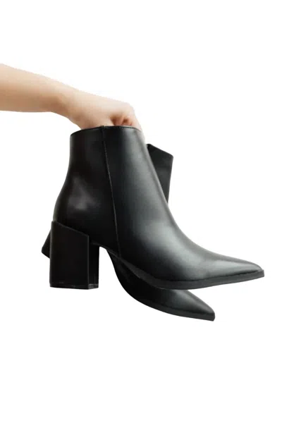 Qupid Women's Amari Ankle Boots In Black In Black