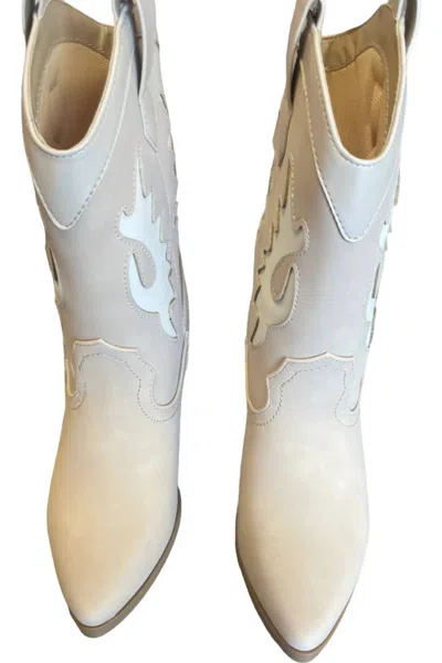 Shop Fortune Dynamic Women's Giga Boots In Light Taupe/blonde In White