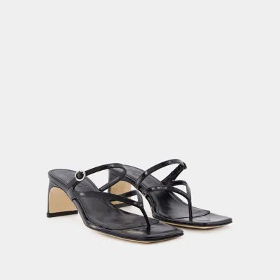 Aeyde Giselle Leather Sandals In Black