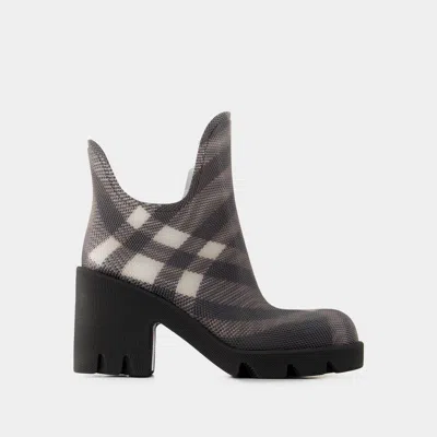 Burberry Marsh Check Rubber Rain Booties In Black