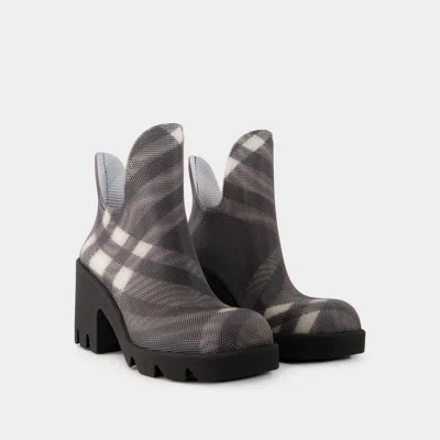 Burberry Marsh Check Rubber Rain Booties In Black