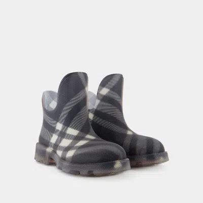 Burberry Marsh Check Rubber Rain Booties In Black