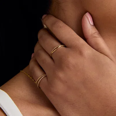 Astrid &amp; Miyu Ridged Band Ring In Solid Gold