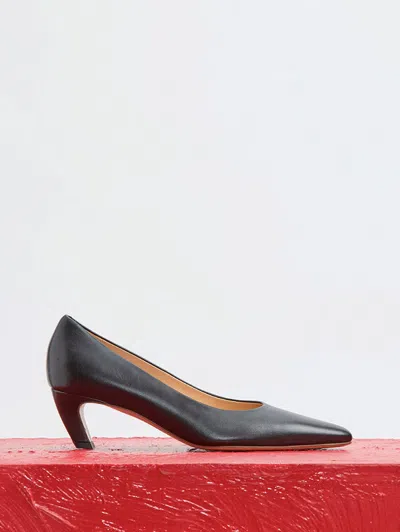 Gabriela Hearst Peggy Pump In Black Nappa Leather In Black