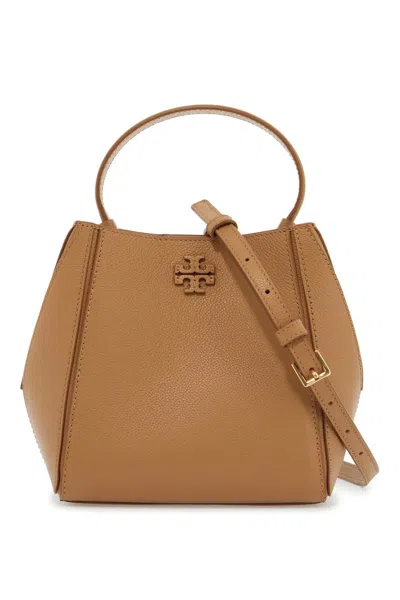 Shop Tory Burch Mcgraw Bucket Bag In 棕色的