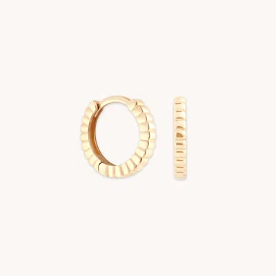 Astrid &amp; Miyu Ridged Huggies In Solid Gold