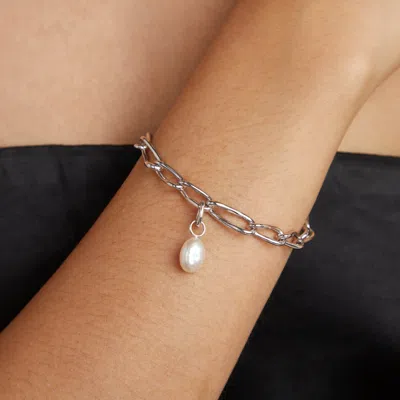 Astrid &amp; Miyu Small Pearl Charm