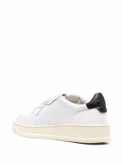 Shop Autry Medalist Low-top Sneakers In Wht/black