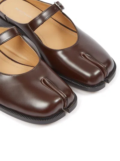 Shop Maison Margiela Tabi City Leather Mules In Chic Brown