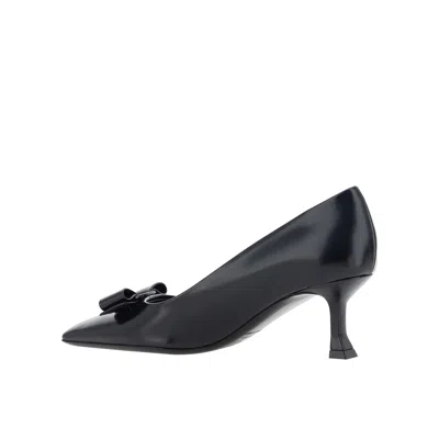 Ferragamo Black Leather Siwar Pumps In Black