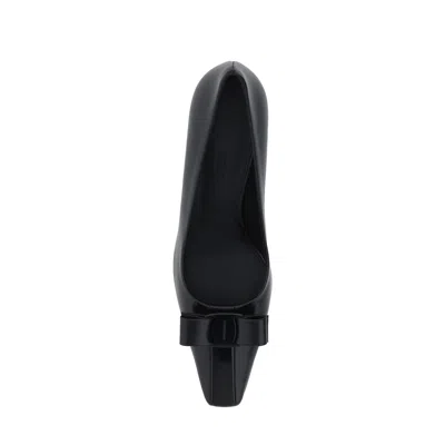 Ferragamo Black Leather Siwar Pumps In Black