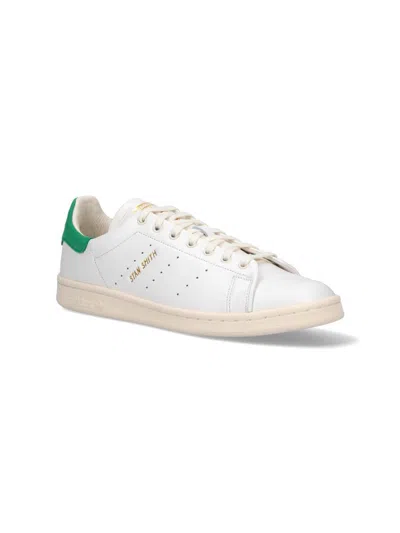 Adidas Originals Low Top Sneakers With Contrast Heel Tab In White
