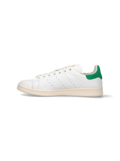Adidas Originals Low Top Sneakers With Contrast Heel Tab In White