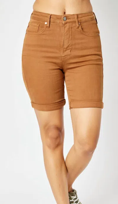 JUDY BLUE BERMUDA SHORT IN BROWN 