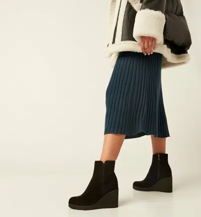 La Canadienne Women's Go Almond Toe Wedge Booties In Wine