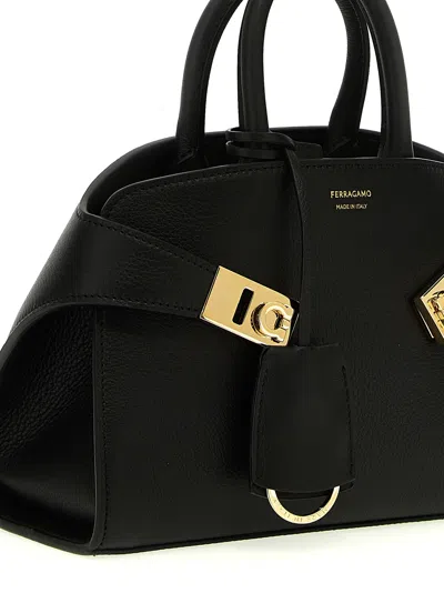 Ferragamo Mini Hug Handbag Detachable Tag In 黑色的