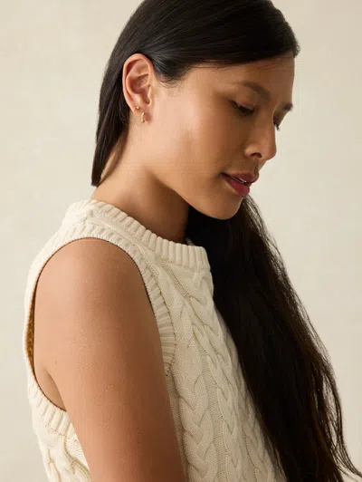 Faherty Sunwashed Sweater Vest In White Shell