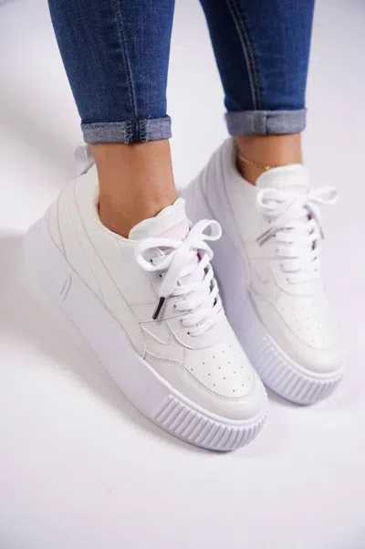 Everglades Women's Rebel 1 Sneakers In White In White