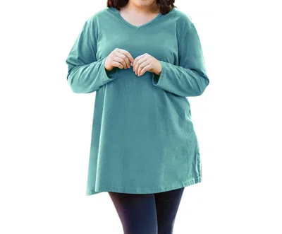 On The Plus Side Jersey V-neck Long Sleeve Tunic - Plus In Emerald Green In Green