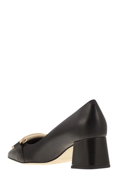 Tod's Women's Leather Pumps With Chain In Black