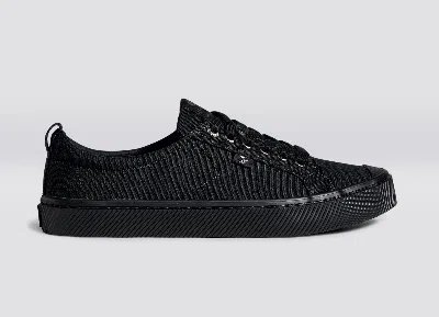 Cariuma Oca Low All Black Canvas Sneaker Men In All Black