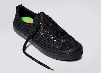 Cariuma Oca Low All Black Canvas Sneaker Men In All Black