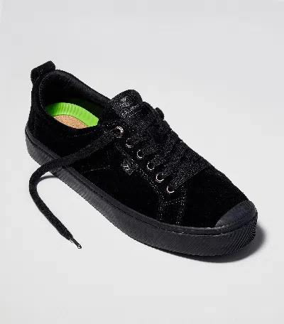 Cariuma Oca Low All Black Suede Sneaker Men In All Black