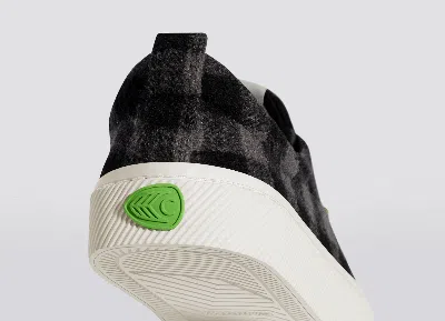 Cariuma Oca Low Plaid Organic Cotton Sneakers In Black Plaid
