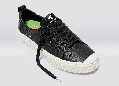 Cariuma Oca Low Black Premium Leather Sneaker Women In Black
