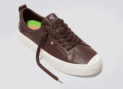 Cariuma Oca Low Brown Premium Leather Sneaker Men In Brown