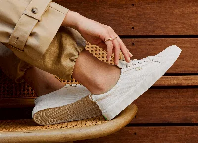 Cariuma Oca Organic Cotton Sneakers In Gum Off-white