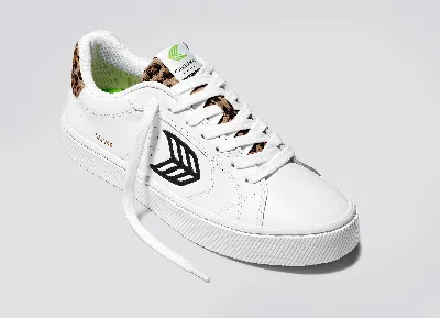Cariuma Salvas Sneakers In White Leather/leopard