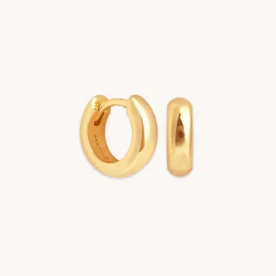 Astrid &amp; Miyu Bold Essential Huggies In Gold