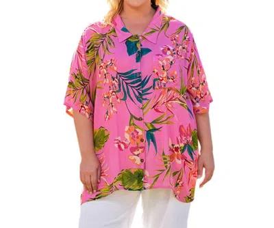 On The Plus Side Short Sleeve Ibiza Shirt - Plus In Pink Palms In Multi