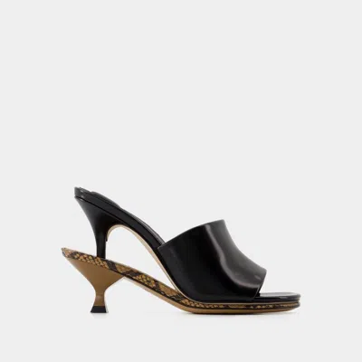 Jacquemus Les Doubles Mules In Black