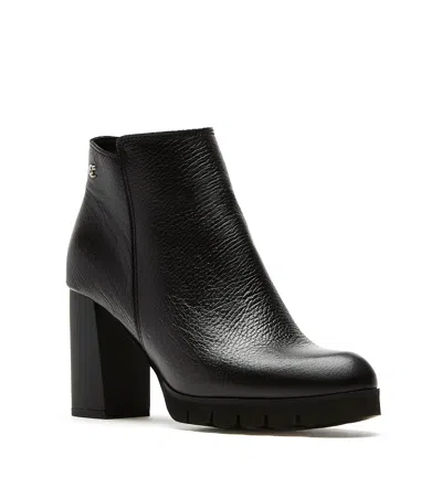 La Canadienne Maya Leather Zip Ankle Booties In Black