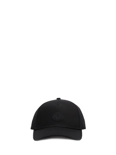 Moncler Logo Patch Curved Peak Baseball Cap In Black