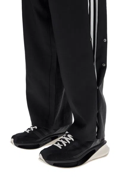 Y-3 Pantaloni In Twill 3 Stripes In Black (black)