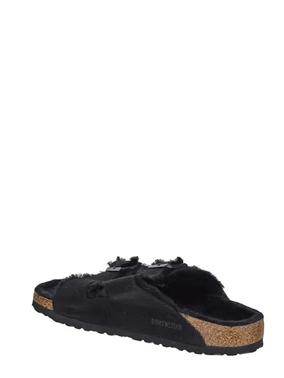 Birkenstock Open Toe Flat Sandals With Fur Texture And Contrast In Nero