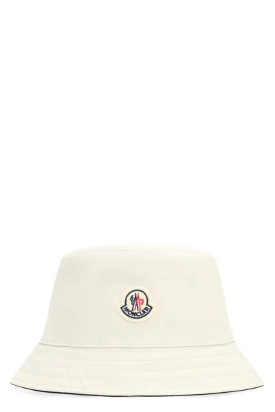 Moncler Bucket Hat In Bianco