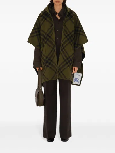 Burberry Reversible Check Wool Cape In Grün