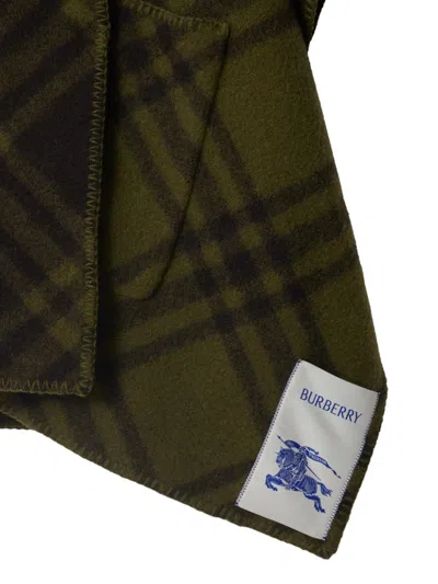 Burberry Reversible Check Wool Cape In Grün