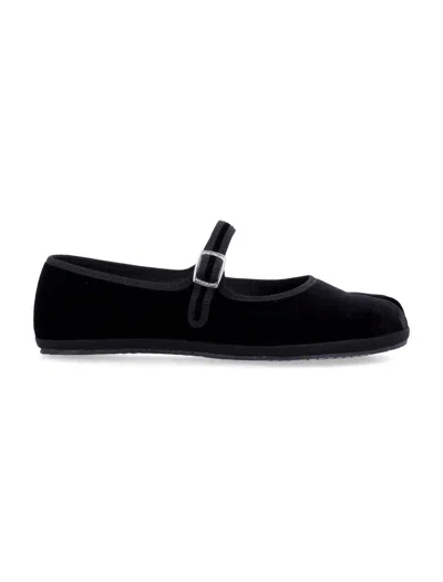 Shop Drogheria Crivellini Fu-tabi Velvet Cayman Flat Shoes In Black