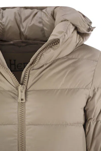 Herno Medium Down Jacket With Hood In Beige