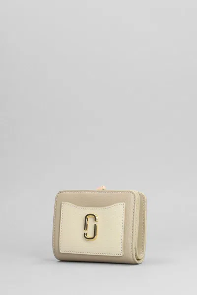 Marc Jacobs Mini Wallet Compact Design Gold-tone Hardware In Beige