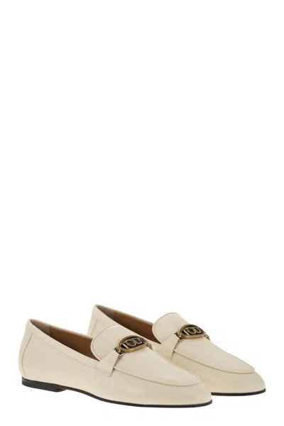 Tod's Logo-plaque Leather Loafers In Beige
