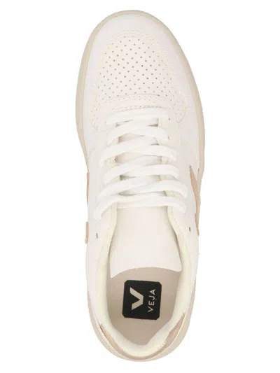 Veja V-10 Sneaker In Gold