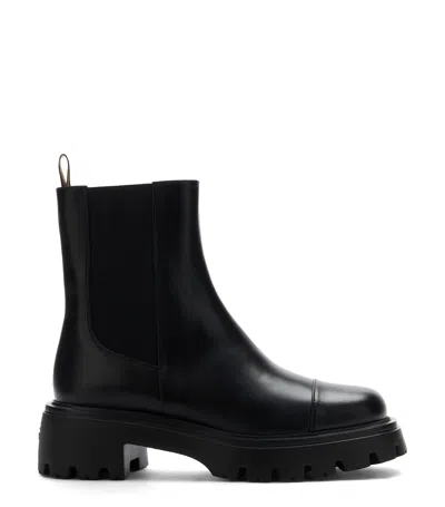 Stuart Weitzman Emerson Chelsea Boots In Black