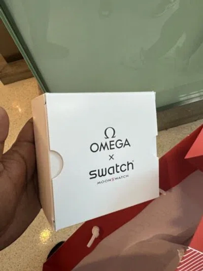 Pre-owned Omega Swatch X  Moonswatch Moon Black Moonphase Snoopy In Hand